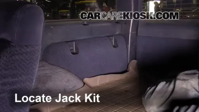 1997 Chevrolet Tahoe 5.7L V8 Levantar auto Usar el gato para levantar el auto